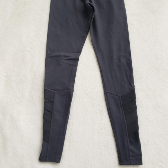 *RARE* Lululemon Grey Leggings with Mesh detail - Picture 3 of 11